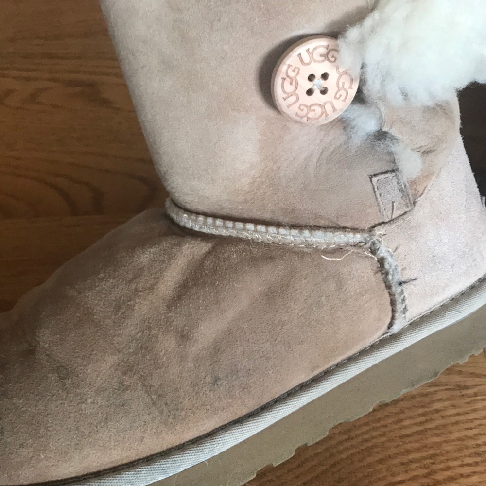 Tan ugg boots - Picture 3 of 8